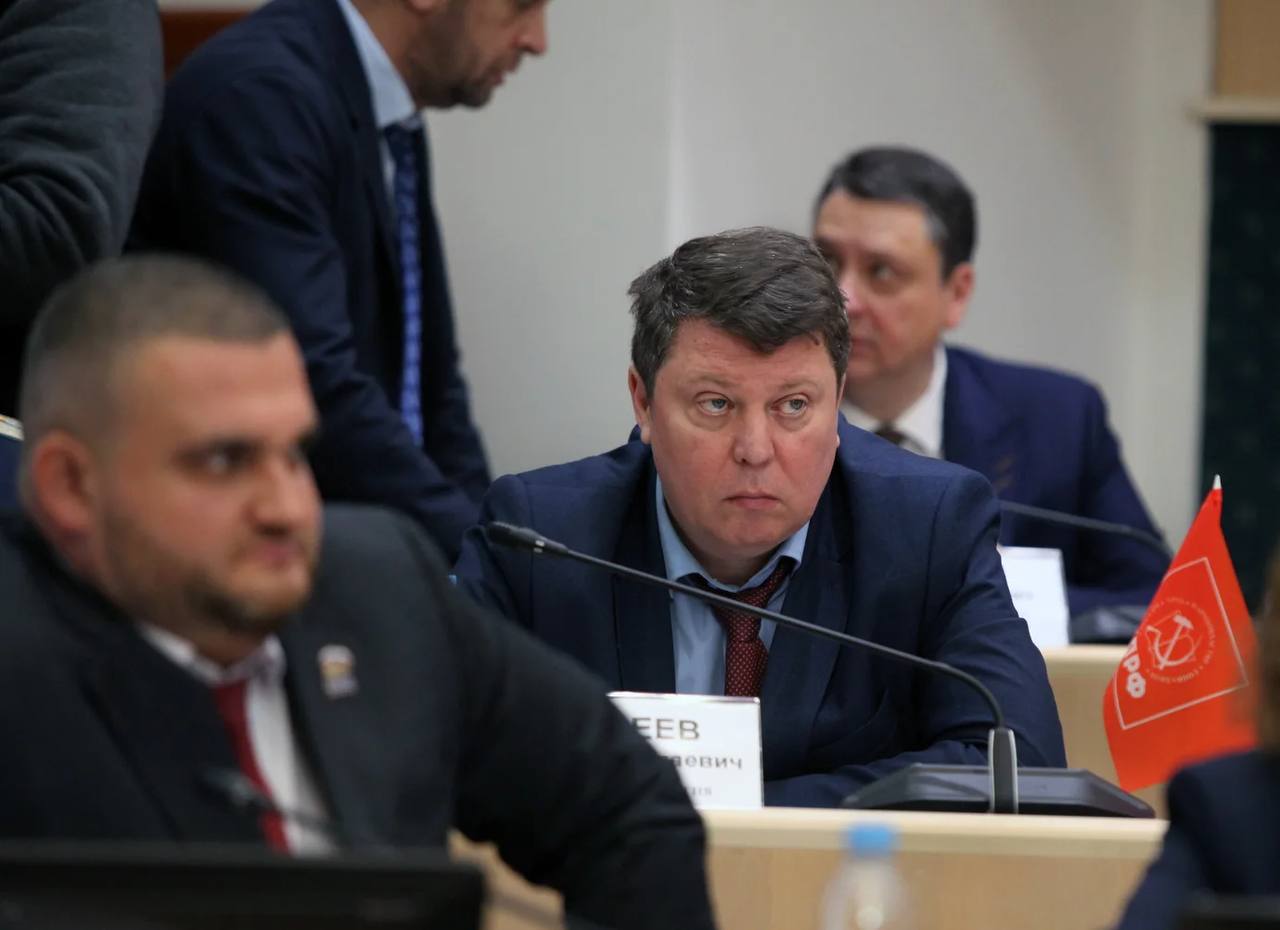 Депутат губдумы Матвеев остался без зарплаты и ищет деньги на 2,5 тыс. обращений