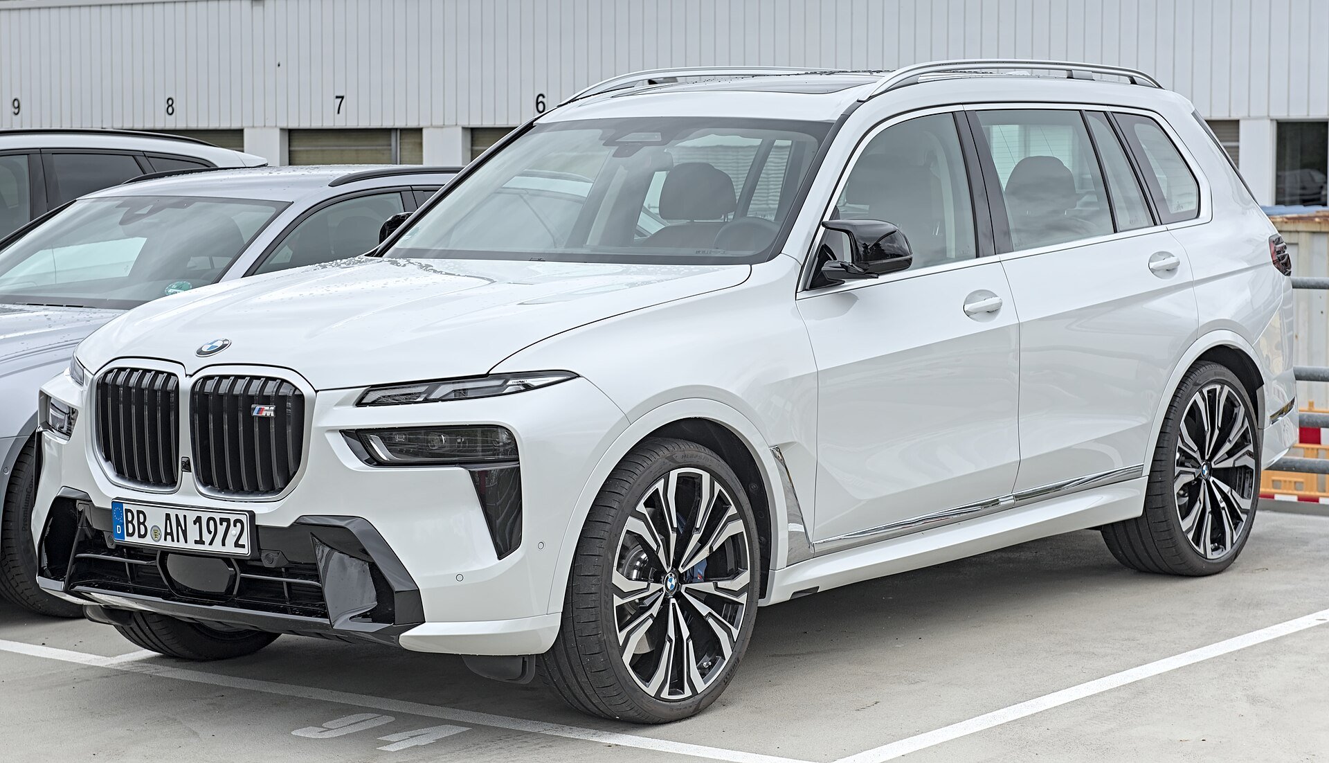Самарец три года не может вернуть угнанный BMW X7 за 12 млн рублей