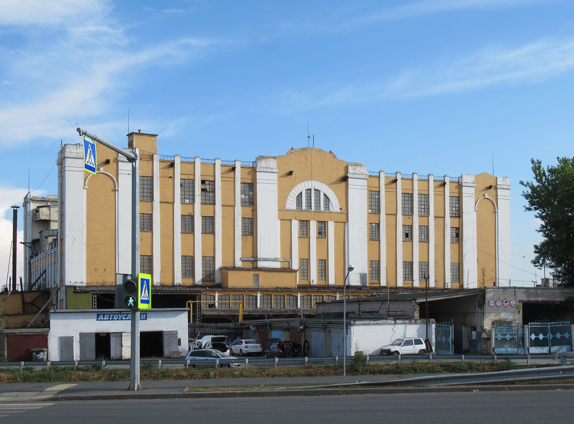 В Самаре на Хлебной площади открыли сквер: деревянный корабль «Ладья» и храм рядом