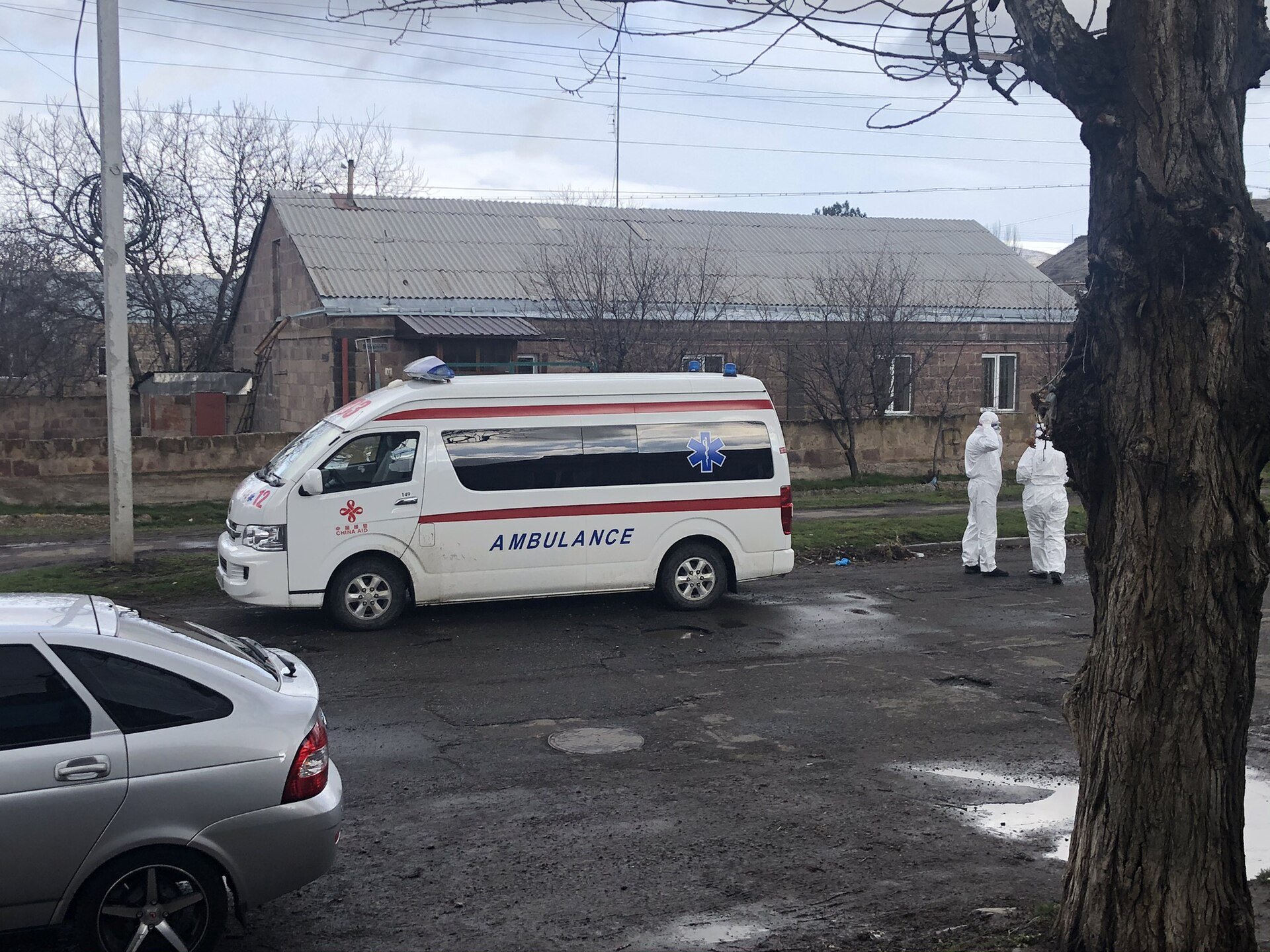 В Тольятти на улице Спортивной мужчина упал с высоты, на месте реанимация