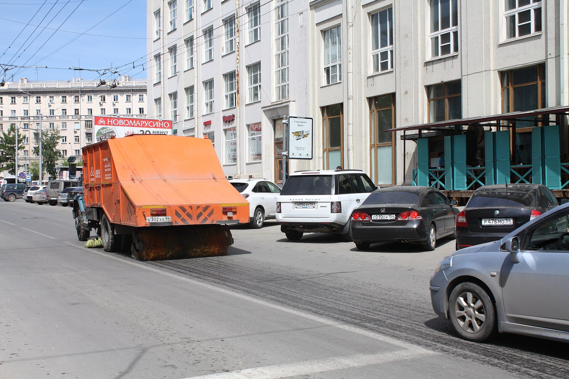 Самара: ночной полив дорог превращается в лёд, мэрия ссылается на контракт
