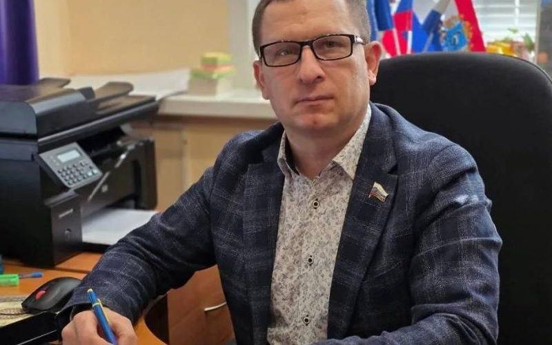 Депутат городской думы Тольятти Натаниэль Папурин объявил о выходе из партии ЛДПР.